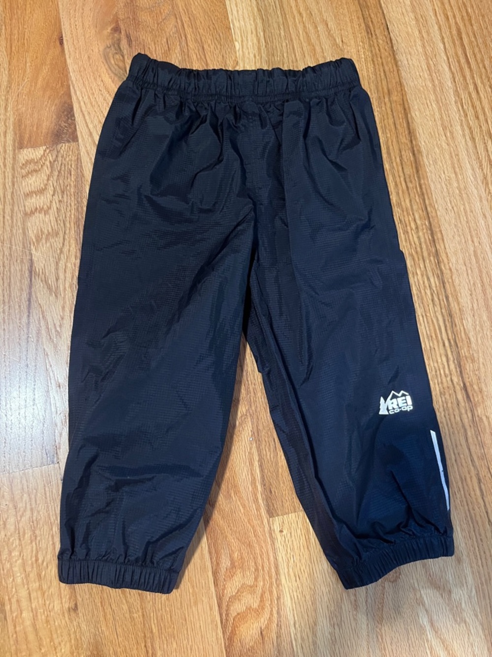 REI black toddler rain pants in 2T